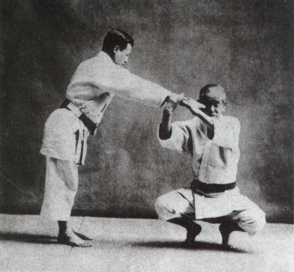 Jigoro Kano bei einer Kata
